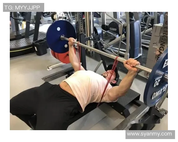 姚明展现健美身姿胸肌照片引发网友热议与赞叹 姚明展现健美身姿胸肌照片引发网友热议与赞叹